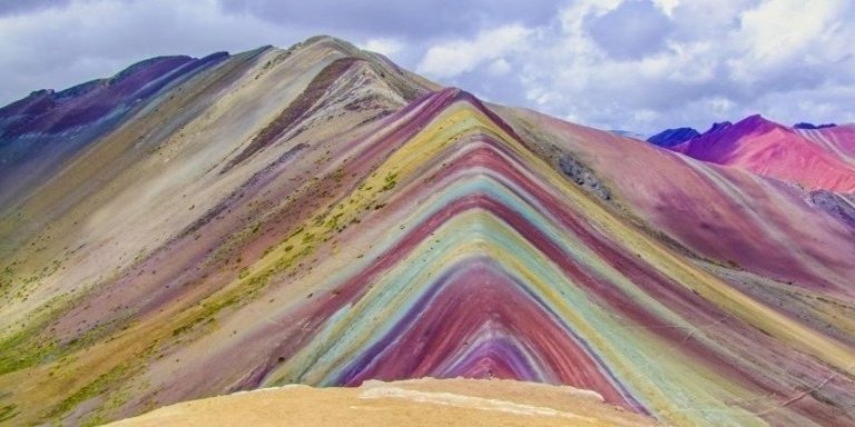 Cusco: Rainbow Mountain guided with buffet breakfast and lunch