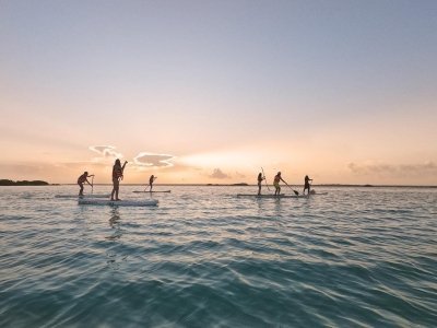 3-hr Sunrise Paddle Board / Kayak Tour with Floating Picnic