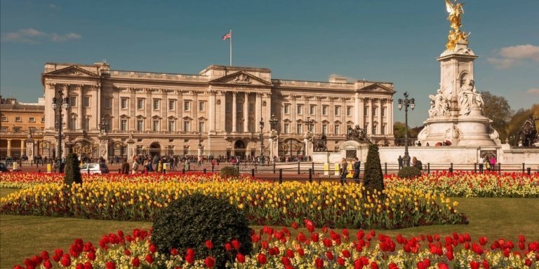 Interactive Murder Mystery Hunt by Buckingham Palace