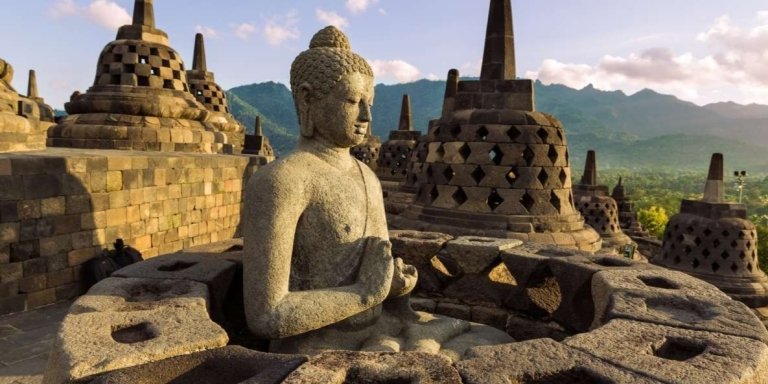 Yogyakarta: Borobudur Climb Up and Prambanan Temple Guided Tour