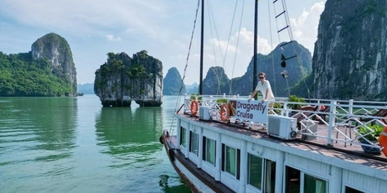 HALONG JOIN-IN 4 HOURS CRUISING. CAVE VISIT, KAYAK AND SEAFOOD LUNCH