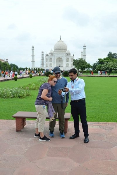 Book Tour Guide for Taj Mahal