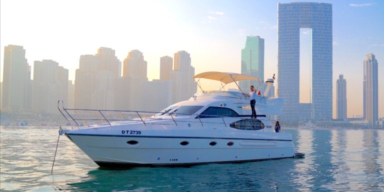 Private Luxury Cruise on a Stylish 50ft Yacht
