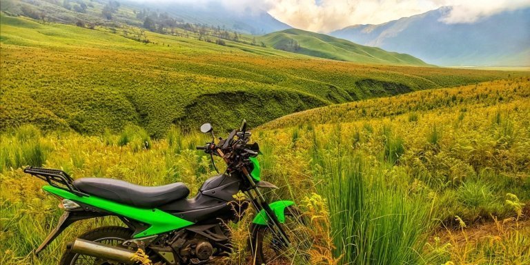 Bromo : Guided dirt bike 1 day excursion