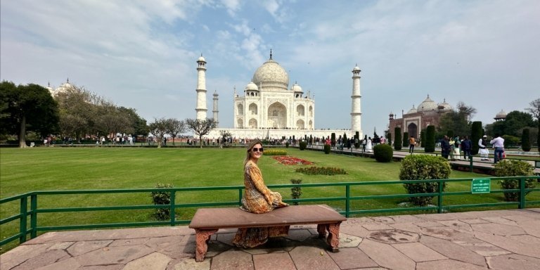 From Delhi: Private Day tour of Taj Mahal, Agra Fort & Baby Taj