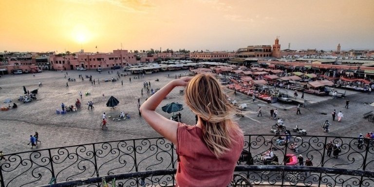 Marrakech walking Tour: Bahia Palace, Saadian Tombs, and Medina Tour