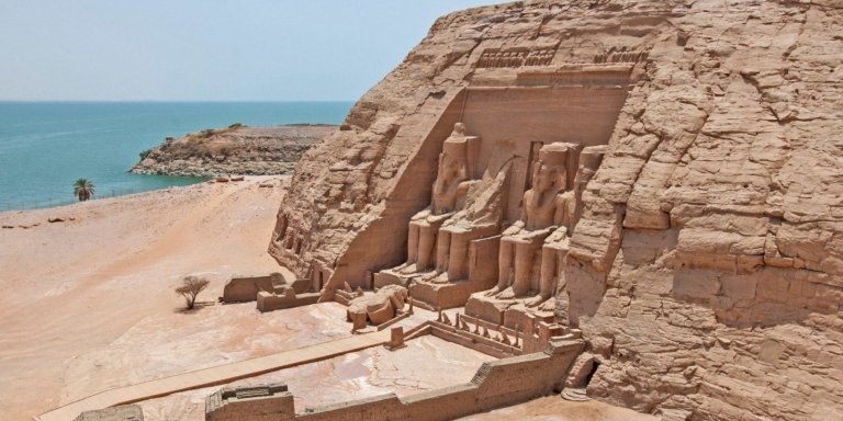 PRIVATE CAR AND TOUR GUIDE TO ABU SIMBEL TEMPLE FROM ASWAN