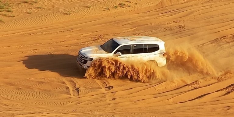 DESERT AND WADI BANI KHALID FULL DAY Cross the desert dunes by 4WD veh