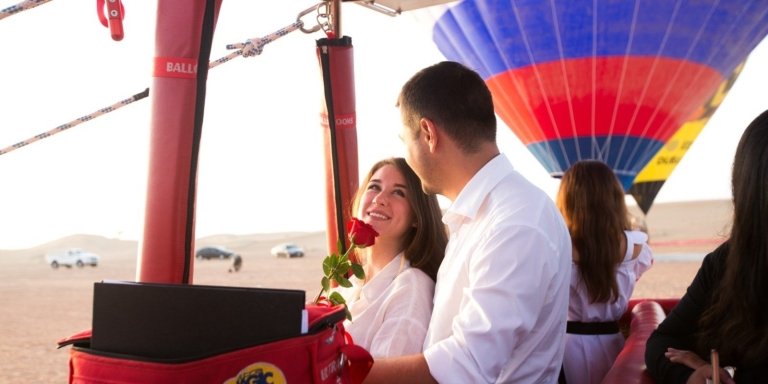 Deluxe Hot Air Balloon Ride with Breakfast & in-flight Falcon Show