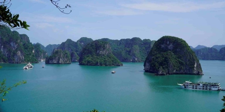 Luxury Ha Long Bay Trip With Transfer, Cruise, Buffet, Kayak, Guide