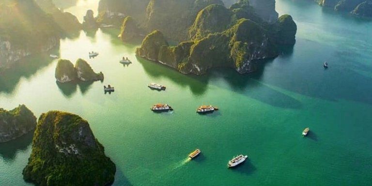 Hanoi: 1-Day Ha Long Bay Cruise with Titop Island & Luon Cave