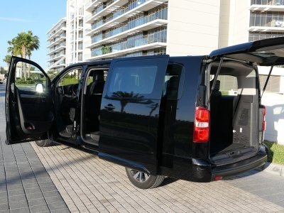 Dubai to Abu Dhabi Transferluxx® Private Premium MPV Van