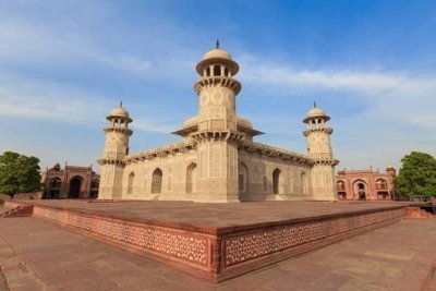 Sunrise Taj Mahal Agra Day trip from Delhi