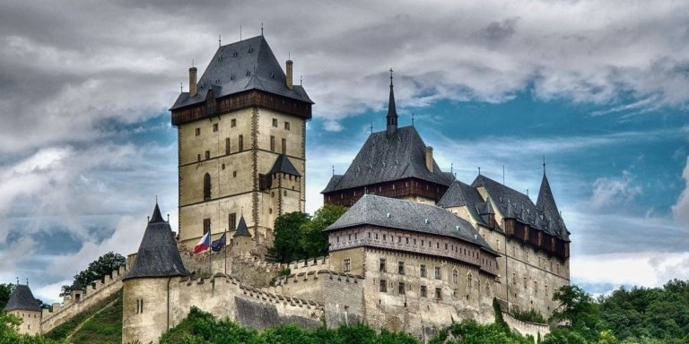 Small Group - Koneprusy Caves & Karlstejn Castle