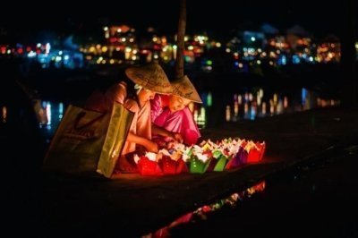 Hoi An: Night Boat Trip and Release Lantern at Hoai River