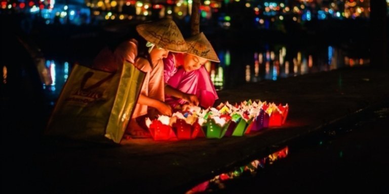 Hoi An: Night Boat Trip and Release Lantern at Hoai River