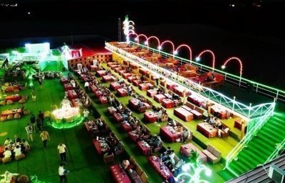 Dubai: Desert Safari, Quad bike and Sand boarding with BBQ Dinner