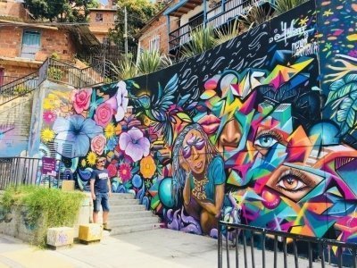 Medellin grafiti tour to comuna 13