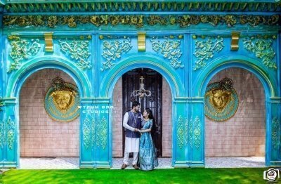 3 hour tour from 9 am to 12 pm, includes access to all 160 backdrops