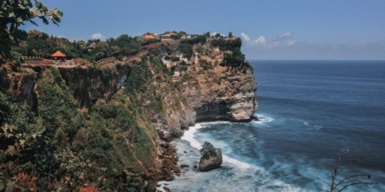 Discovering Bali Uluwatu Enchanting Cliffside Beauty