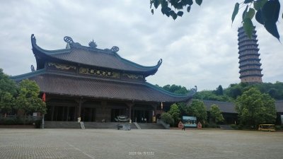 From Hanoi: Ninh Binh-Bai Dinh pagoda-Trang An boat trip-Mua cave