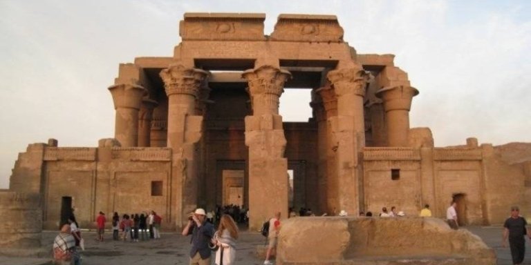 DAY TRIP TO KOM OMBO AND EDFU TEMPLES FROM ASWAN