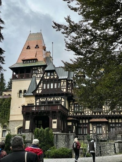 3 Castles from Bucharest: Peles, Pelisor and Dracula Castles