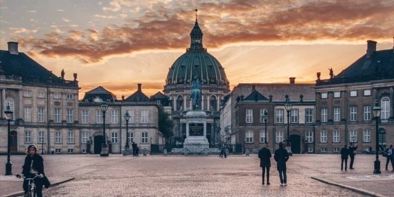 Interactive True Crime Mystery Hunt by Amalienborg CPH (ENG)