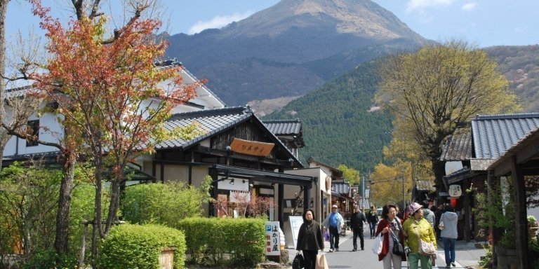 Charter Bus Day Trip to Yufuin and Dazaifu from Fukuoka