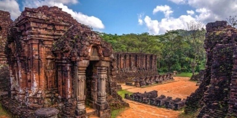 Hoi An: My Son Sanctuary with Thu Bon River Cruise & Lunch