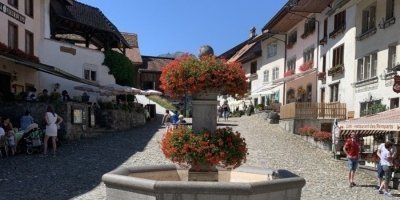 Zurich: Gruyères Castle, Cheese, Chocolate Small Group Tour