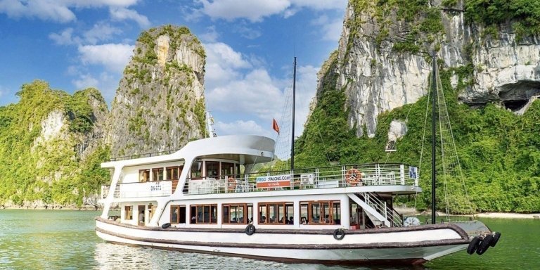 4 Hours On Cruise Exploring Halong Bay with Meals And Kayaking