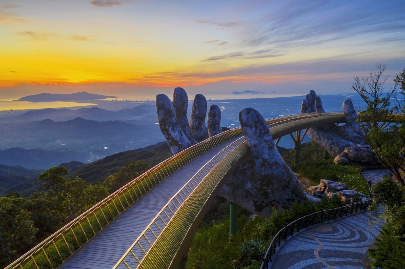 Da Nang Golden Bridge Ba Na Hills Full Day Tour