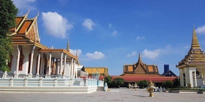Private Half Day Tour to Royal Palace–Wat Phnom