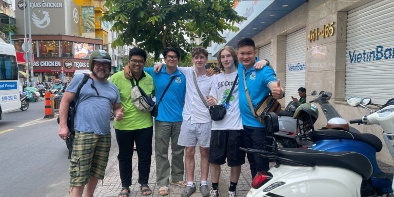 Saigon afternoon adventure and street food tour by Vespa