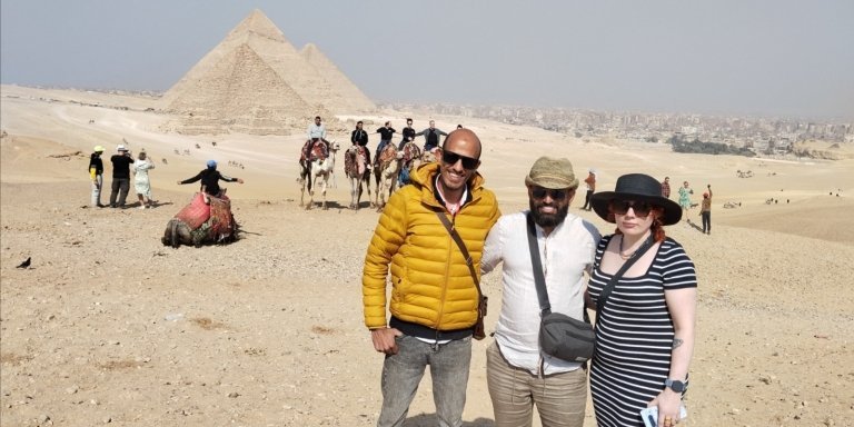 Day tour to Giza pyramids, sphinx and Egyptian museum