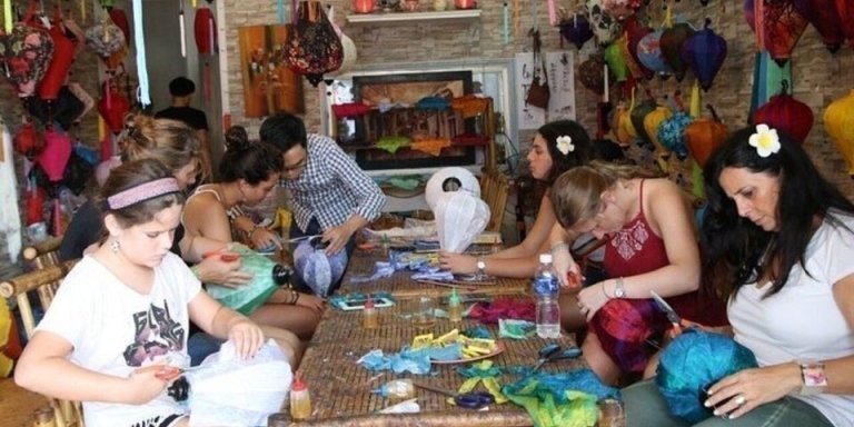 Hoi An: Making Lantern Class With Locals in Oldtown